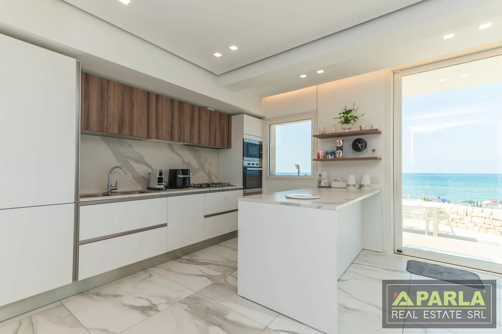 Cucina aperta verso il terrazzo — Casuzze