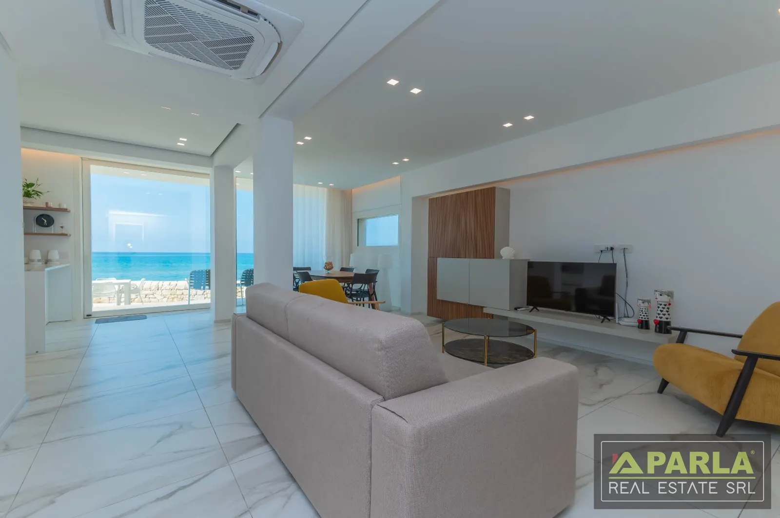 Soggiorno con vista mare — Casuzze