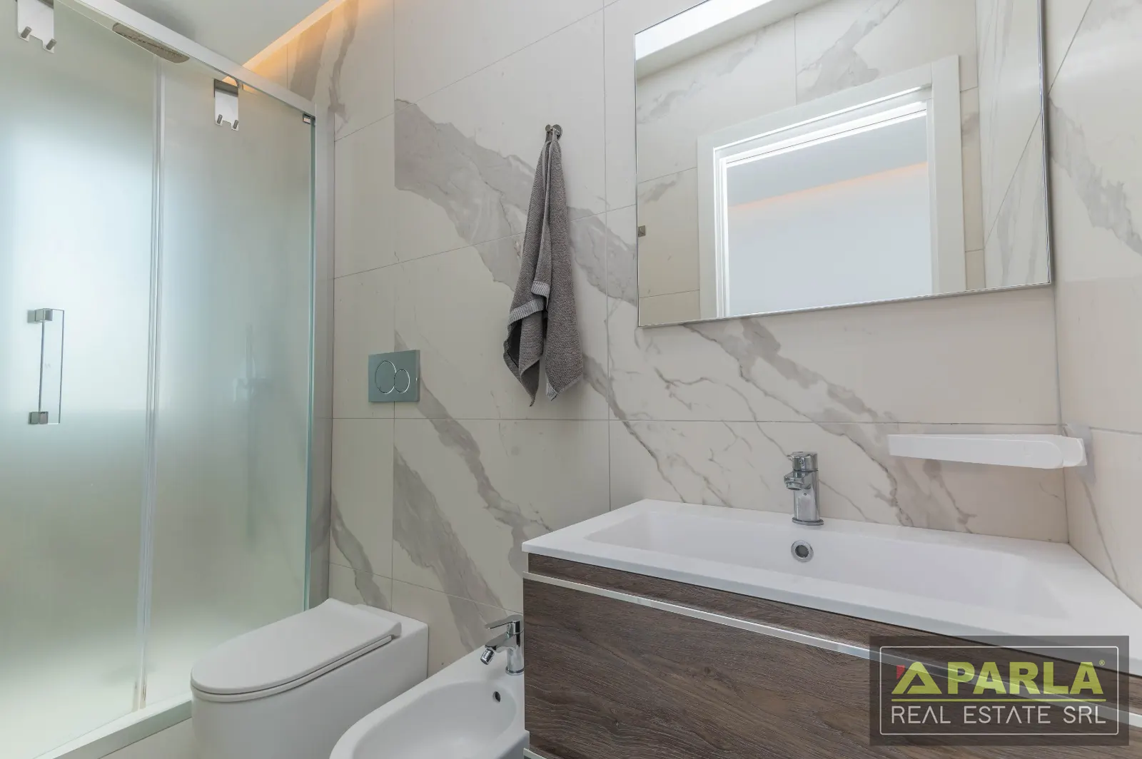 Bagno con doccia — Casuzze